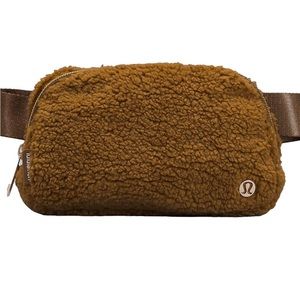 NWT lululemon everywhere belt bag fleece